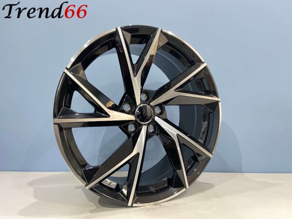 IMG_4433 18 Inch Velgen 5x112- CL2 R8 Look Velgen set in Hoogglans Zwart Gepolijste kleur