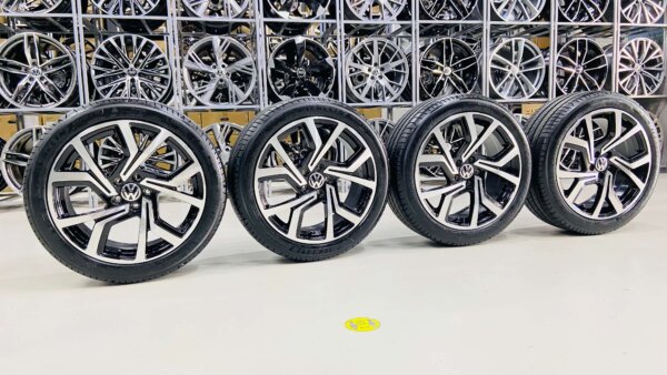 IMG_E6277 17 Inch Velgen 5x100- GTI Brescia Look Velgen set Glans Zwart Gepolijste Kleur