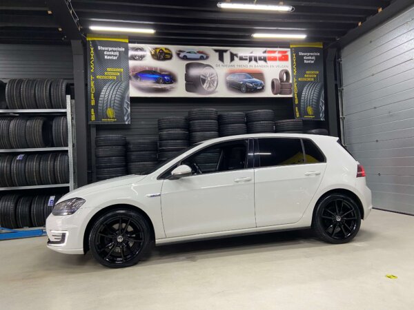 IMG_3898 18 Inch Velgen 5x112 -Pretoria Look Velgen Set Glans Zwart Kleur
