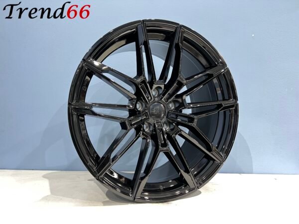 IMG_8188 19 Inch 5x112 825M Look Breed Set Hoogglans Zwarte Kleur