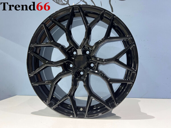 18 Inch 5x100 GTI Vossen Look Velgen Set Hoogglans Zwarte Kleur