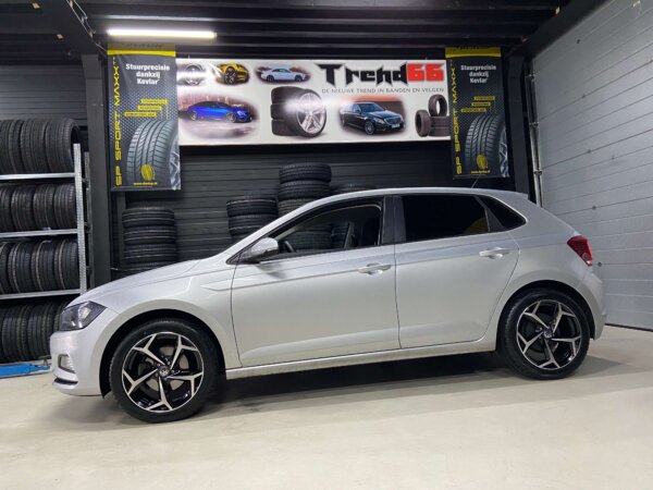 IMG_9466 17 Inch Velgen 5x100- R Bonneville Look Glans Zwart Gepolijst Kleur Velgen Set