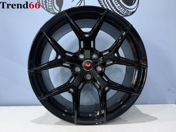 IMG_2202 19 inch 5x112 Vossen 5Y Spaak R Look Velgen Set Hoogglans Zwart