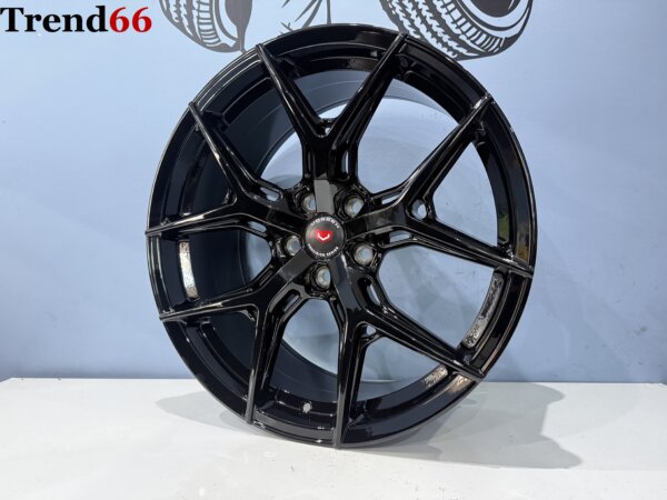 IMG_2204 19 inch 5x112 Vossen 5Y Spaak R Look Velgen Set Hoogglans Zwart