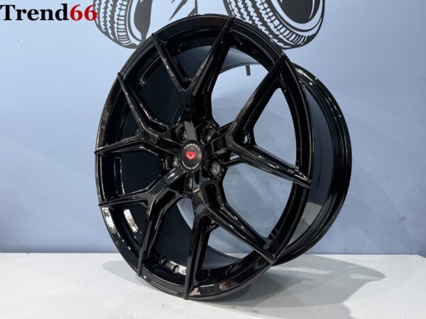 IMG_2205 19 inch 5x112 Vossen 5Y Spaak R Look Velgen Set Hoogglans Zwart