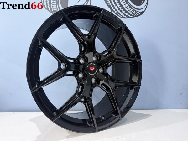IMG_2206 19 inch 5x112 Vossen 5Y Spaak R Look Velgen Set Hoogglans Zwart