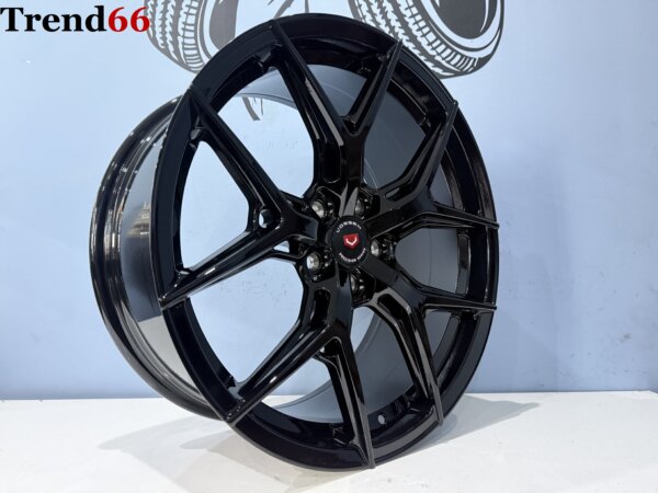 IMG_2207 19 inch 5x112 Vossen 5Y Spaak R Look Velgen Set Hoogglans Zwart