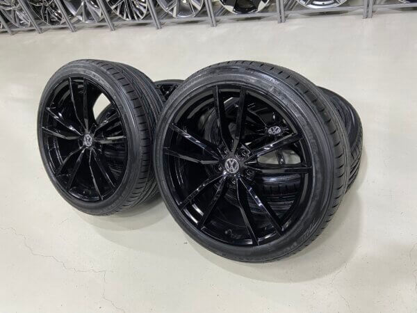 IMG_7816 17 Inch 5x100 Pretoria Look Velgen Set Hoogglans Zwarte Kleur