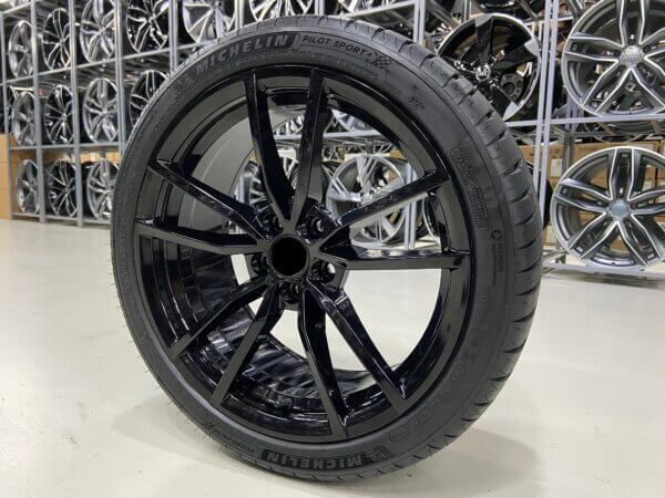 IMG_7818 17 Inch 5x100 Pretoria Look Velgen Set Hoogglans Zwarte Kleur